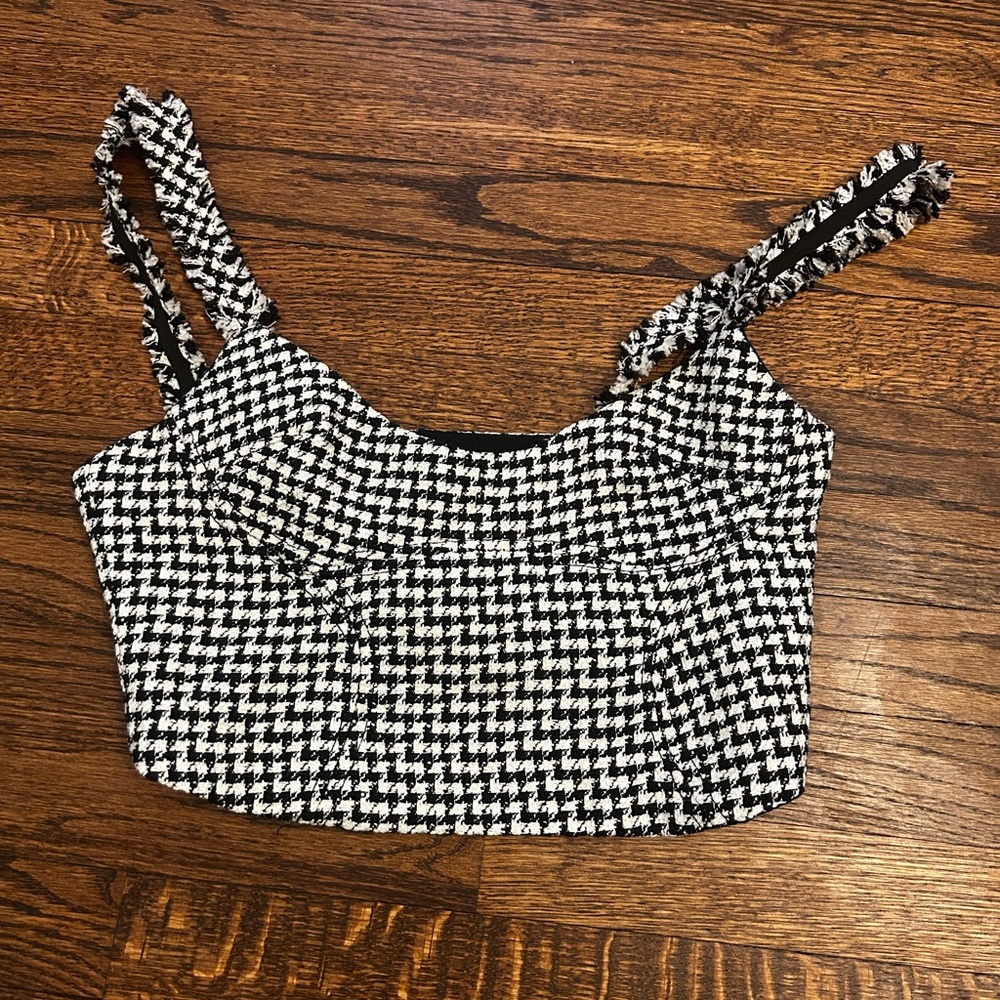 Zara Bustier - Picture 2 of 4